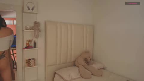 Laura Camila online show from February 2026 07:35:01 PM