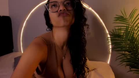 Snapshot of candela_cool chatting on March 2025 12:06:02 PM Candela online show from March 2025 12:06:02 PM