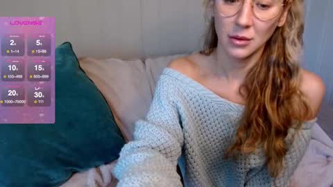 Snapshot of candicamgirl chatting on December 2024 07:55:01 PM MissCandiJones online show from December 2024 07:55:01 PM