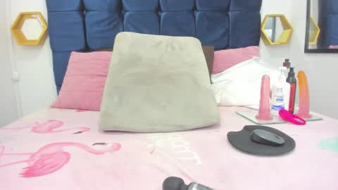 Snapshot of candy_big_tits18 chatting on October 2025 12:22:01 AM candy_big_tits18 online show from October 2025 12:22:01 AM