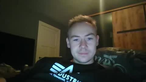 Snapshot of candy_boy_xoxo chatting on November 2025 04:11:02 PM candy_boy_xoxo online show from November 2025 04:11:02 PM