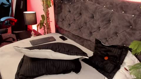 Snapshot of candy_canne__ chatting on December 2024 07:32:01 PM CamilaInstagram candy canne  Pvt open online show from December 2024 07:32:01 PM