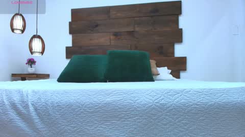 Jolie online show from November 2025 07:46:02 PM