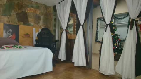 Jolie online show from November 2025 10:04:02 AM