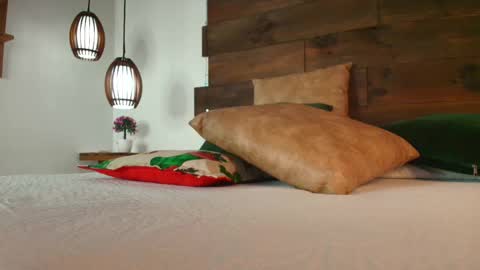 Jolie online show from December 2025 10:48:01 PM