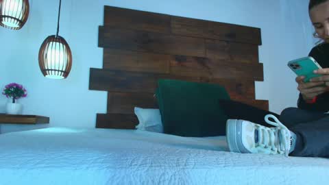 Jolie online show from March 2026 08:30:01 PM