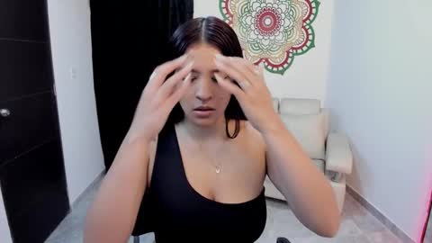 candy_fox_19 online show from November 2025 05:56:01 PM