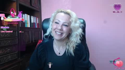 Snapshot of candy_hellenx chatting on April 2026 01:16:02 PM candy_hellenx online show from April 2026 01:16:02 PM