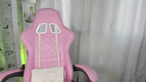 Nickol online show from January 2025 10:22:01 PM