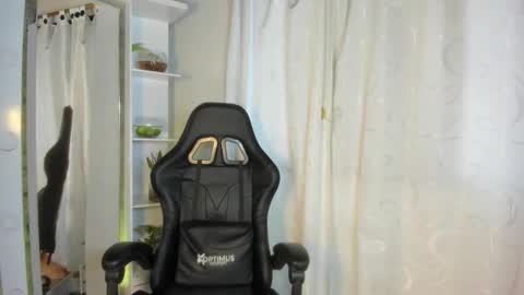 Nickol online show from September 2025 09:39:02 PM