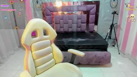 Ania online show from November 2025 10:58:01 AM