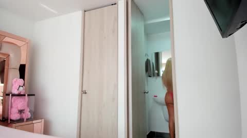 Snapshot of candy_sam28 chatting on October 2025 08:20:02 PM samantha online show from October 2025 08:20:02 PM