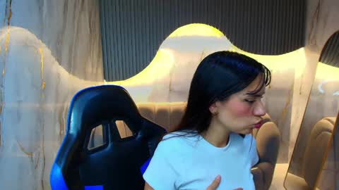 Snapshot of candy_sky_r chatting on April 2026 03:09:02 AM Candy online show from April 2026 03:09:02 AM