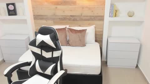 CANDY online show from November 2025 07:16:02 PM