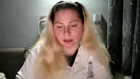 Laura online show from October 2025 04:28:01 PM