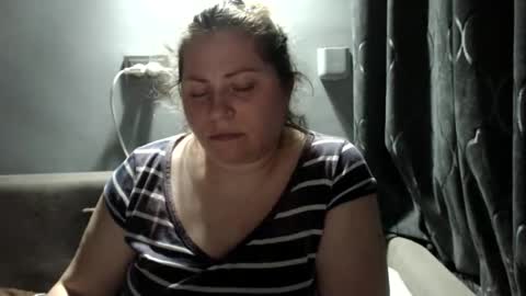 Laura online show from November 2025 07:14:02 PM