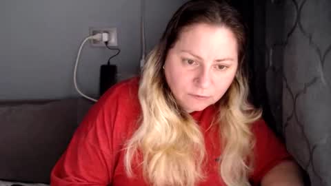 Snapshot of candycream74 chatting on June 2026 06:52:02 AM Laura online show from June 2026 06:52:02 AM