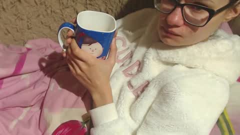 say meow and send tips  online show from December 2024 02:14:02 AM