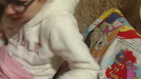 say meow and send tips  online show from January 2025 06:54:01 PM