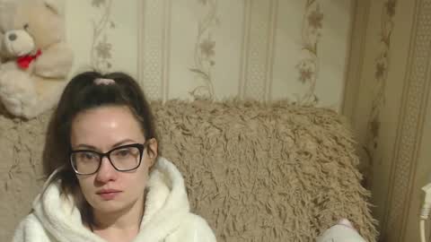 say meow and send tips  online show from February 2025 11:16:01 PM