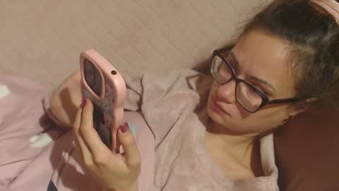 say meow and send tips  online show from November 2025 09:39:01 AM