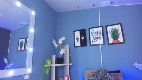 candyluxury_ online show from April 2026 11:59:01 AM