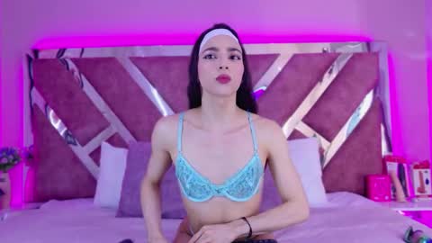 candyluxury_ online show from May 2026 12:11:02 PM