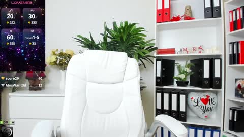 Snapshot of candywesst chatting on December 2024 11:33:02 AM Candy My pleasure its in your hands online show from December 2024 11:33:02 AM