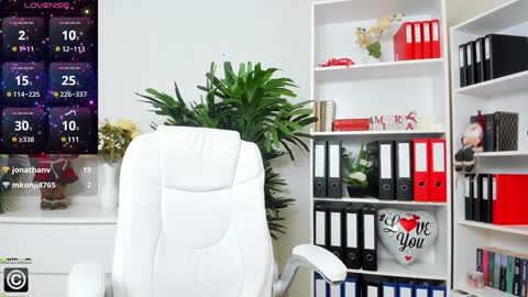 Snapshot of candywesst chatting on January 2025 08:07:02 AM Candy My pleasure its in your hands online show from January 2025 08:07:02 AM