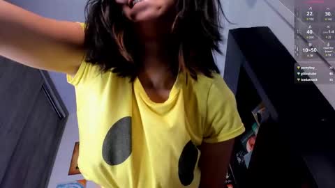 Snapshot of candyxpeach chatting on December 2024 01:05:01 AM Camilla online show from December 2024 01:05:01 AM