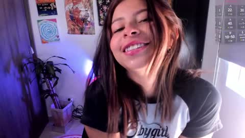 Snapshot of candyxpeach chatting on January 2025 04:05:01 PM Camilla online show from January 2025 04:05:01 PM