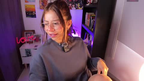 Snapshot of candyxpeach chatting on February 2025 04:03:01 PM Camilla online show from February 2025 04:03:01 PM