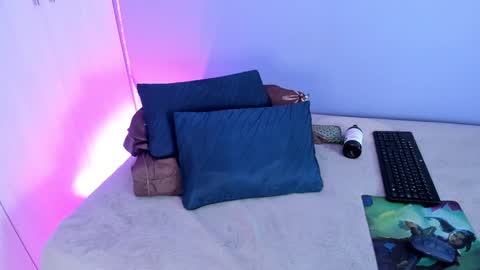 Isabella online show from December 2024 01:22:02 PM