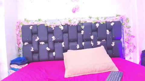 Aura  online show from September 2025 11:56:02 AM