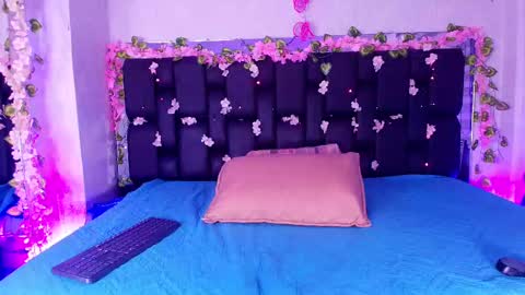 Aura  online show from September 2025 11:55:02 AM