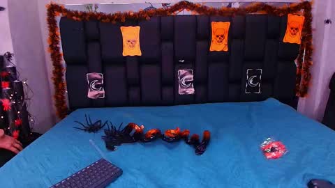 Aura  online show from October 2025 11:55:01 AM