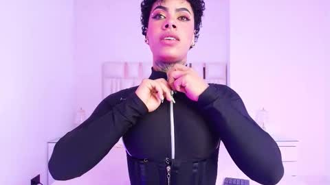 Aura  online show from November 2025 12:04:02 PM