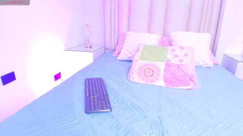 Aura  online show from November 2025 11:54:01 AM