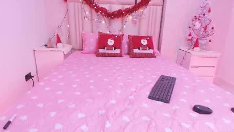 Aura  online show from December 2025 12:01:02 PM