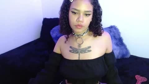 canela_s1 online show from December 2025 04:44:01 PM