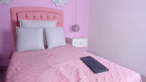 Snapshot of cannelasmith chatting on September 2025 07:38:01 PM cannelasmith online show from September 2025 07:38:01 PM