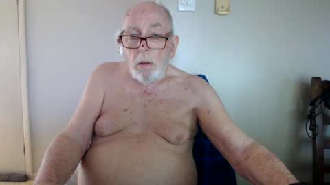 Snapshot of capt5105 chatting on June 2026 12:19:01 AM capt5105 online show from June 2026 12:19:01 AM