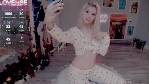 Snapshot of careful_i_bite chatting on November 2025 05:19:01 AM NONA follow online show from November 2025 05:19:01 AM