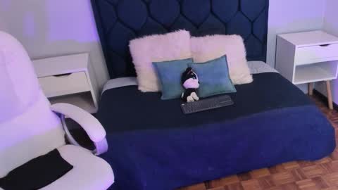 Snapshot of carinasommers chatting on November 2025 10:45:02 PM CARINA online show from November 2025 10:45:02 PM