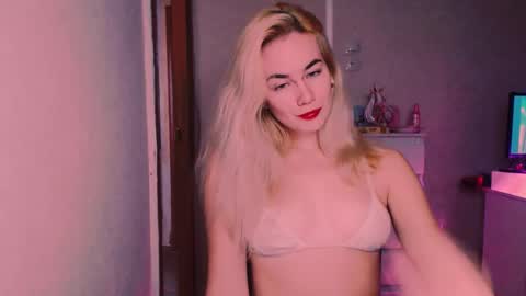 Snapshot of carinfox chatting on October 2025 07:49:02 AM Carin online show from October 2025 07:49:02 AM