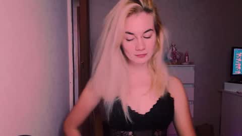 Snapshot of carinfox chatting on November 2025 07:49:02 PM Carin online show from November 2025 07:49:02 PM