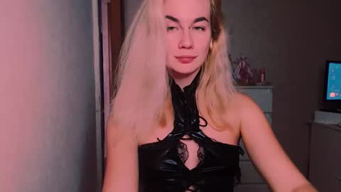 Snapshot of carinfox chatting on November 2025 06:08:02 PM Carin online show from November 2025 06:08:02 PM