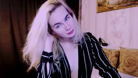 Snapshot of carinfox chatting on November 2025 05:50:02 AM Carin online show from November 2025 05:50:02 AM