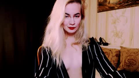 Snapshot of carinfox chatting on November 2025 07:02:02 PM Carin online show from November 2025 07:02:02 PM