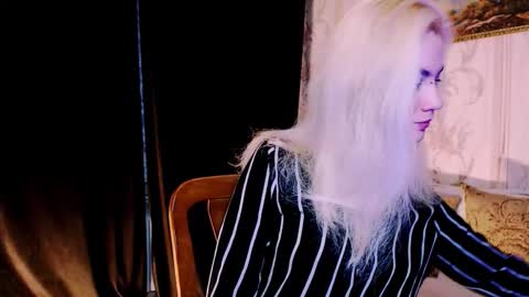 Snapshot of carinfox chatting on November 2025 04:40:02 AM Carin online show from November 2025 04:40:02 AM